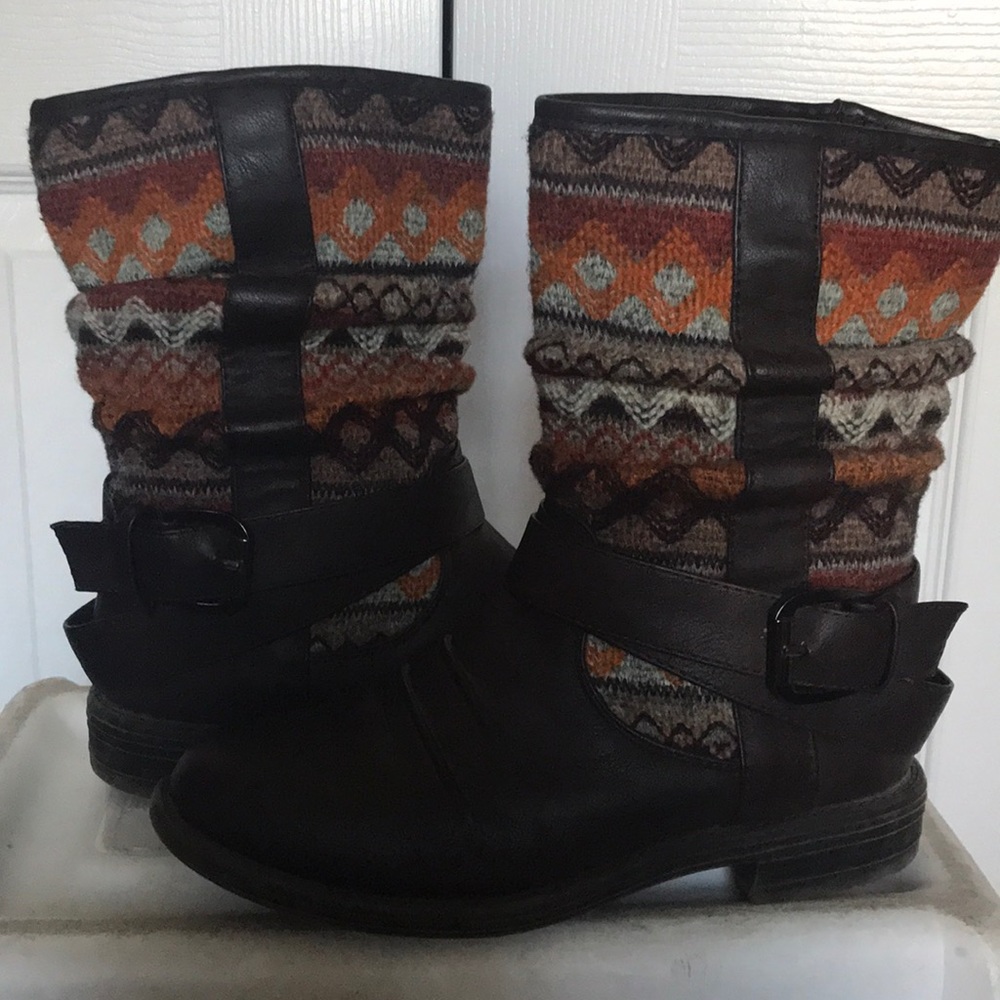 Beautiful size 7 Aztec boots